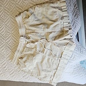 Universal thread linen shorts